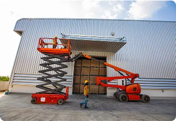 Manlift y plataformas elevadoras con capacidad de levante hasta 120 toneladas, ideales para espacios cerrados como bodegas o sótanos donde una grúa no puede operar – Máquinas y Montajes S.A.S